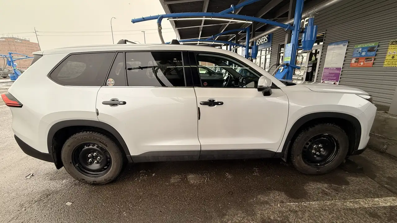 Toyota Grand Highlander снимка Toyota Grand Highlander