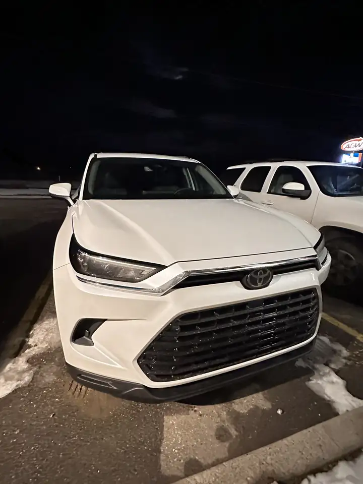Toyota Grand Highlander снимка Toyota Grand Highlander