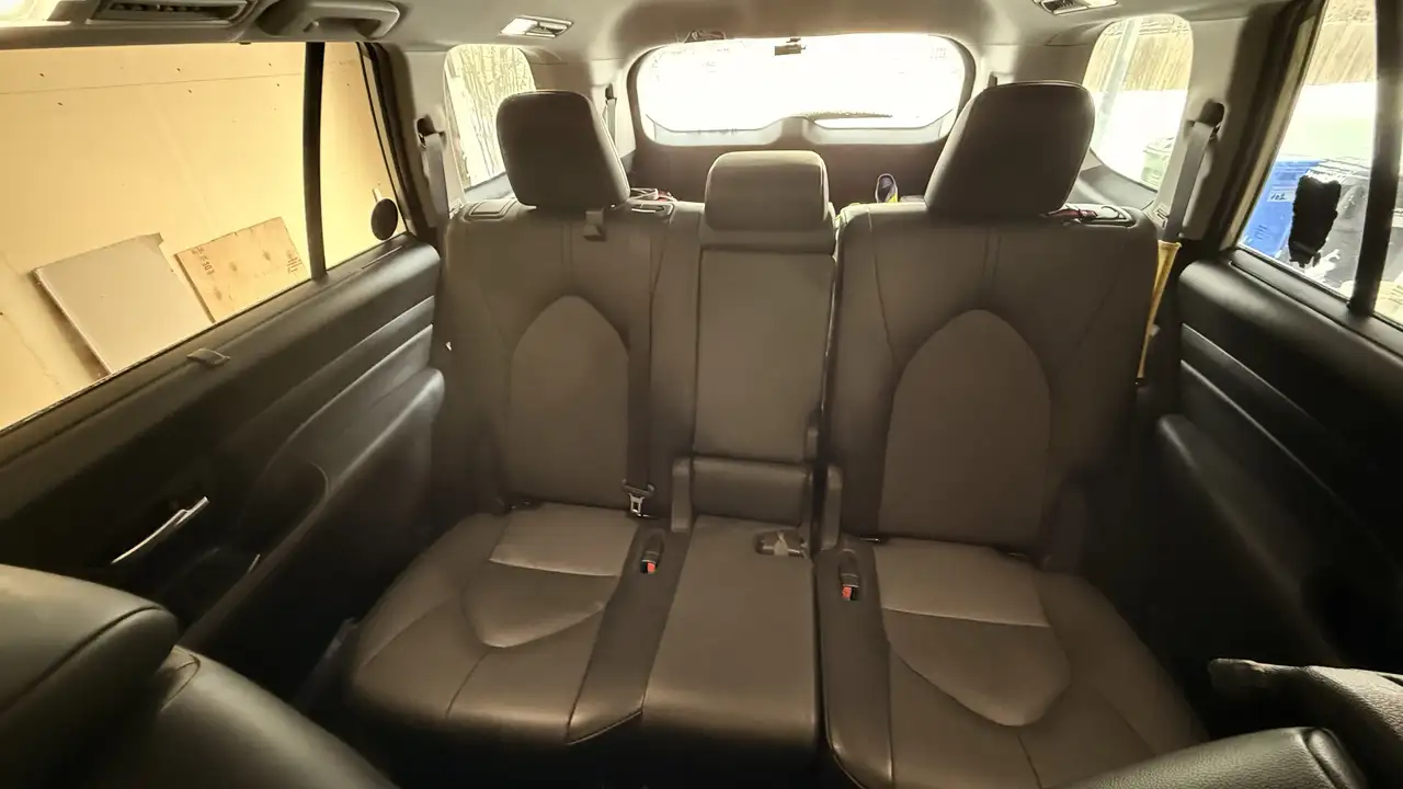 Toyota Grand Highlander снимка Toyota Grand Highlander
