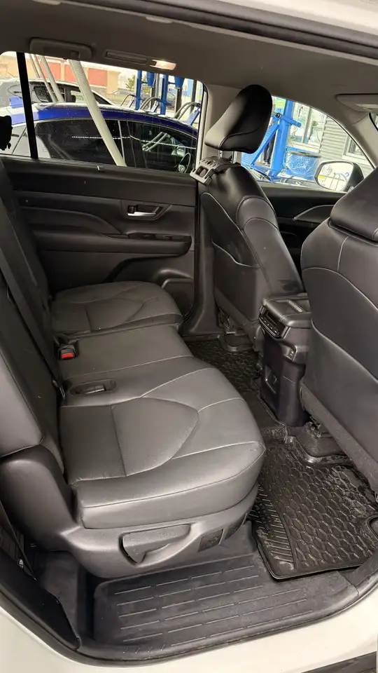 Toyota Grand Highlander снимка Toyota Grand Highlander