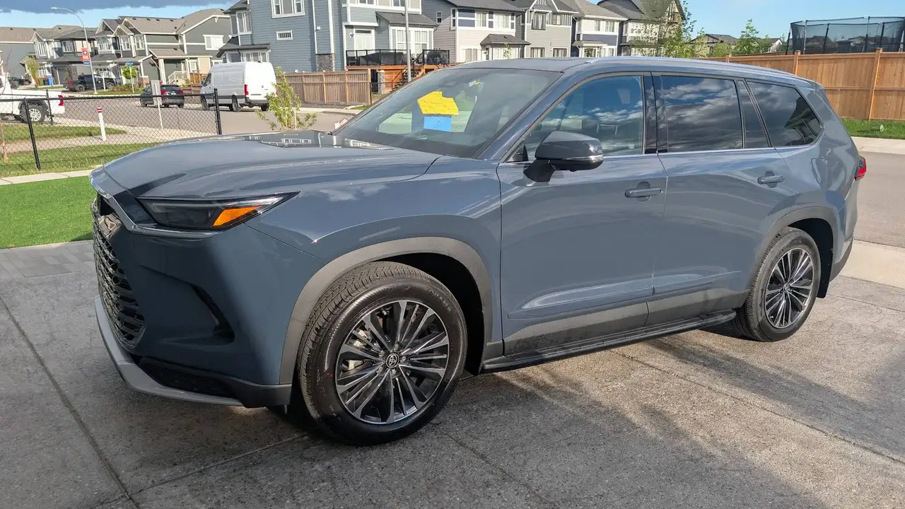Toyota Grand Highlander photo Toyota Grand Highlander