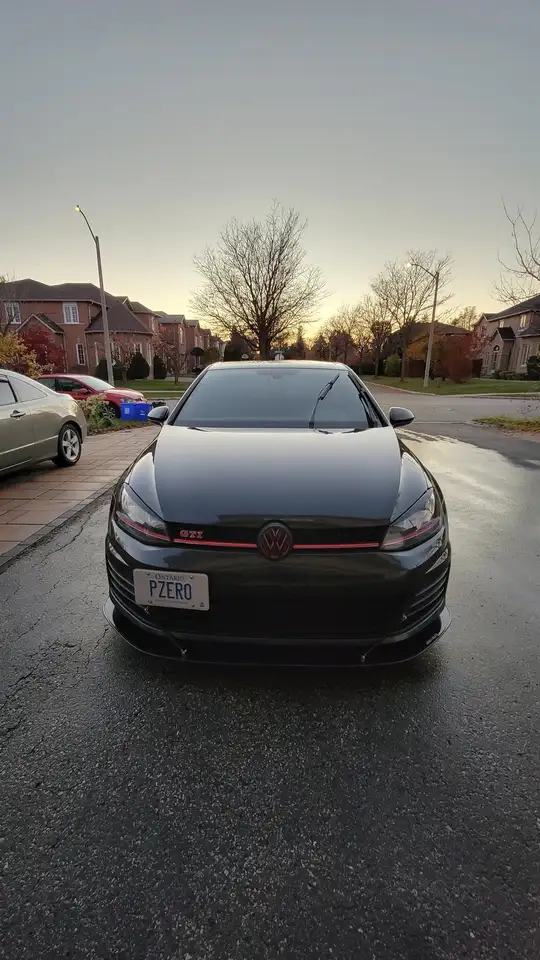 Volkswagen Golf GTI снимка Volkswagen Golf GTI