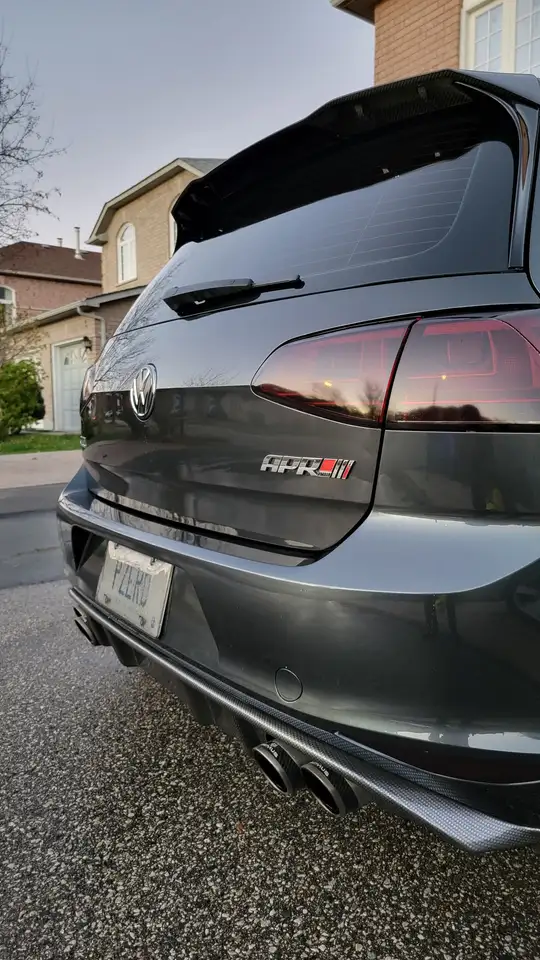 Volkswagen Golf GTI снимка Volkswagen Golf GTI