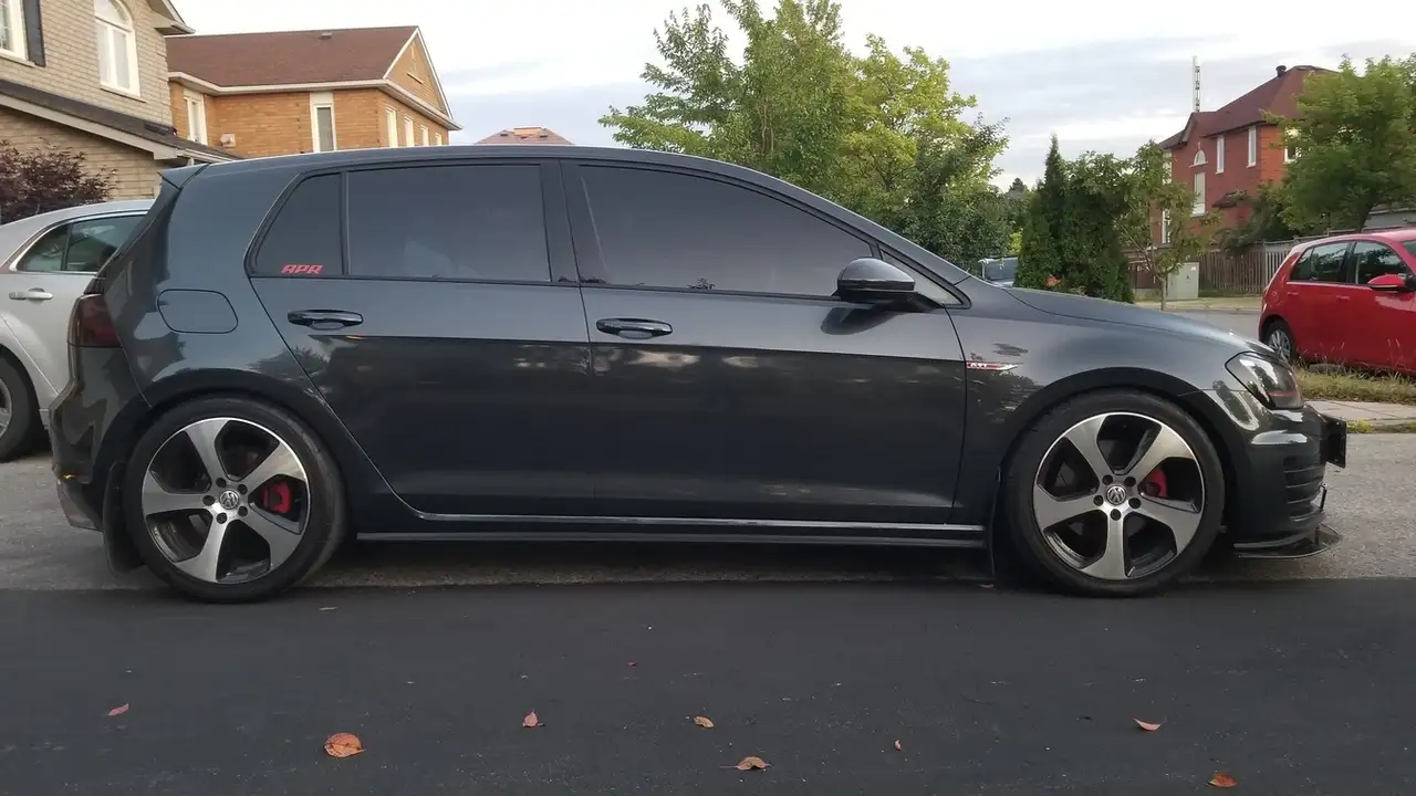 Volkswagen Golf GTI снимка Volkswagen Golf GTI