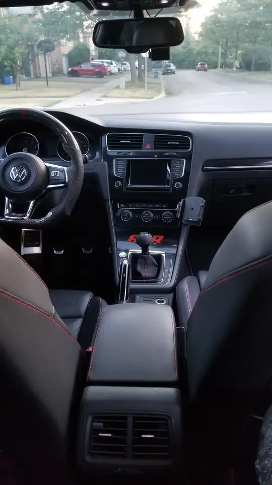 Volkswagen Golf GTI снимка Volkswagen Golf GTI