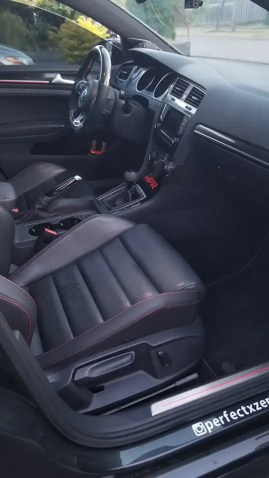 Volkswagen Golf GTI снимка Volkswagen Golf GTI