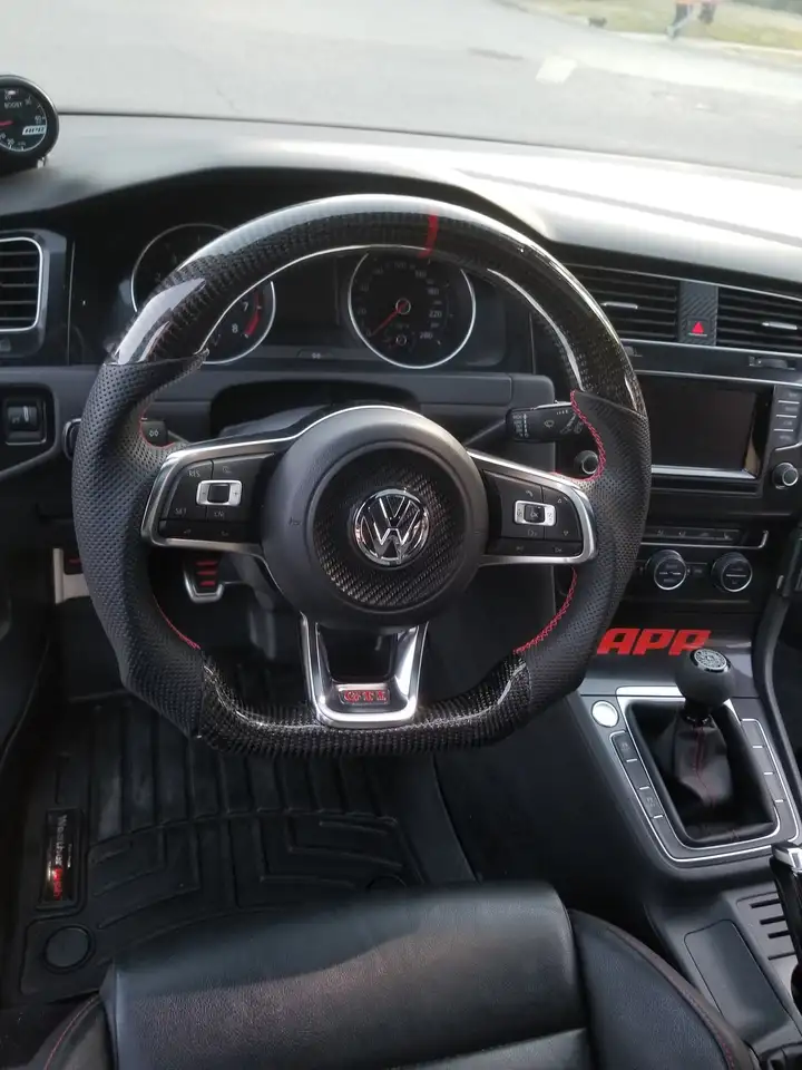 Volkswagen Golf GTI снимка Volkswagen Golf GTI