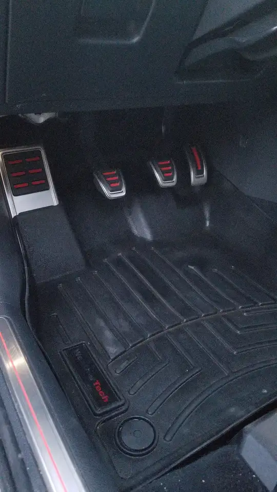 Volkswagen Golf GTI снимка Volkswagen Golf GTI