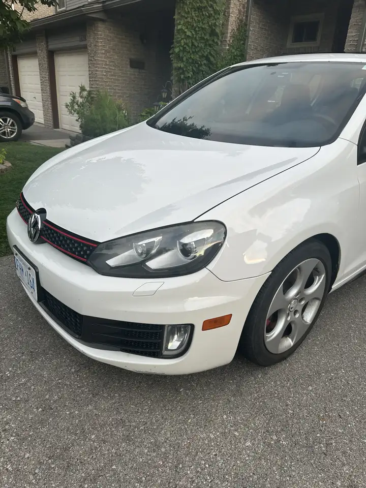 Volkswagen Golf GTI снимка Volkswagen Golf GTI