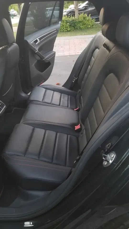 Volkswagen Golf GTI снимка Volkswagen Golf GTI