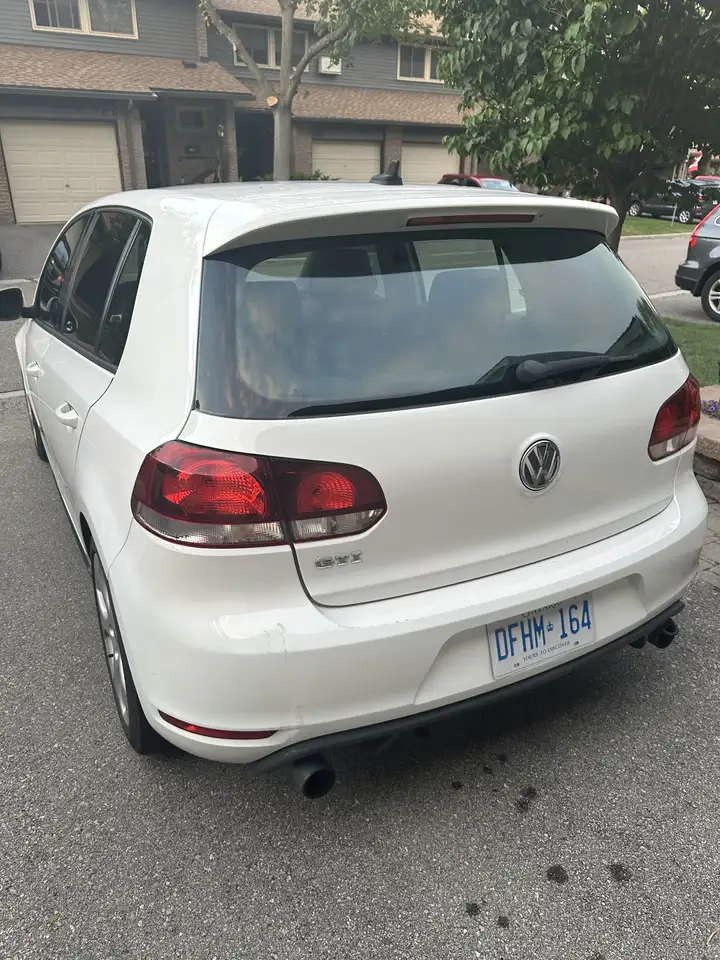 Volkswagen Golf GTI снимка Volkswagen Golf GTI