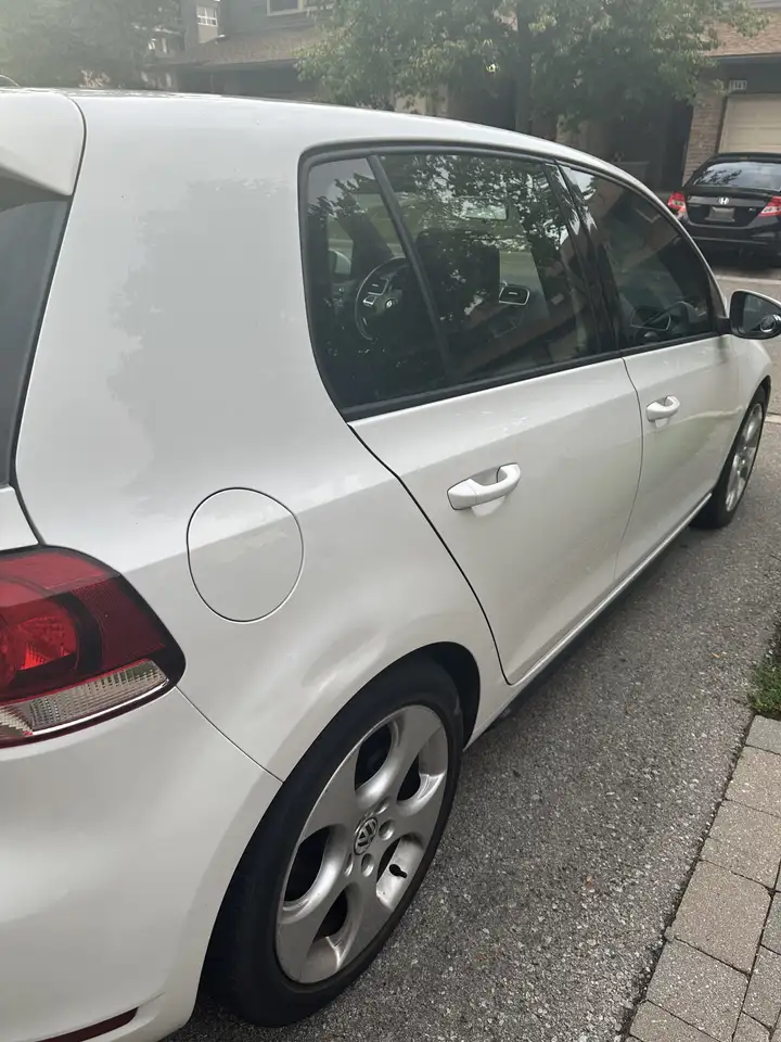 Volkswagen Golf GTI снимка Volkswagen Golf GTI