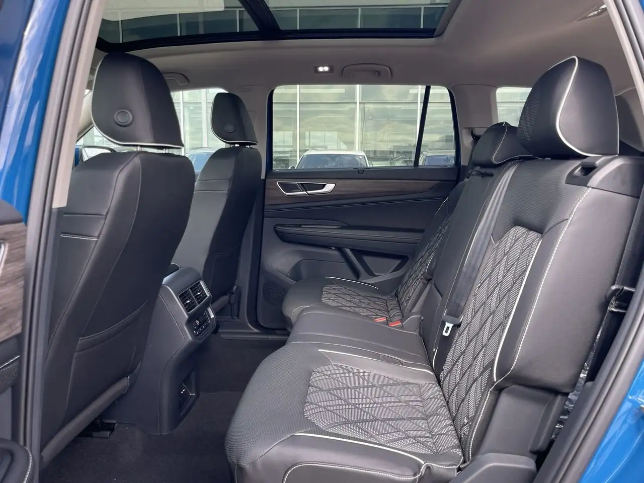 Volkswagen Atlas снимка Volkswagen Atlas