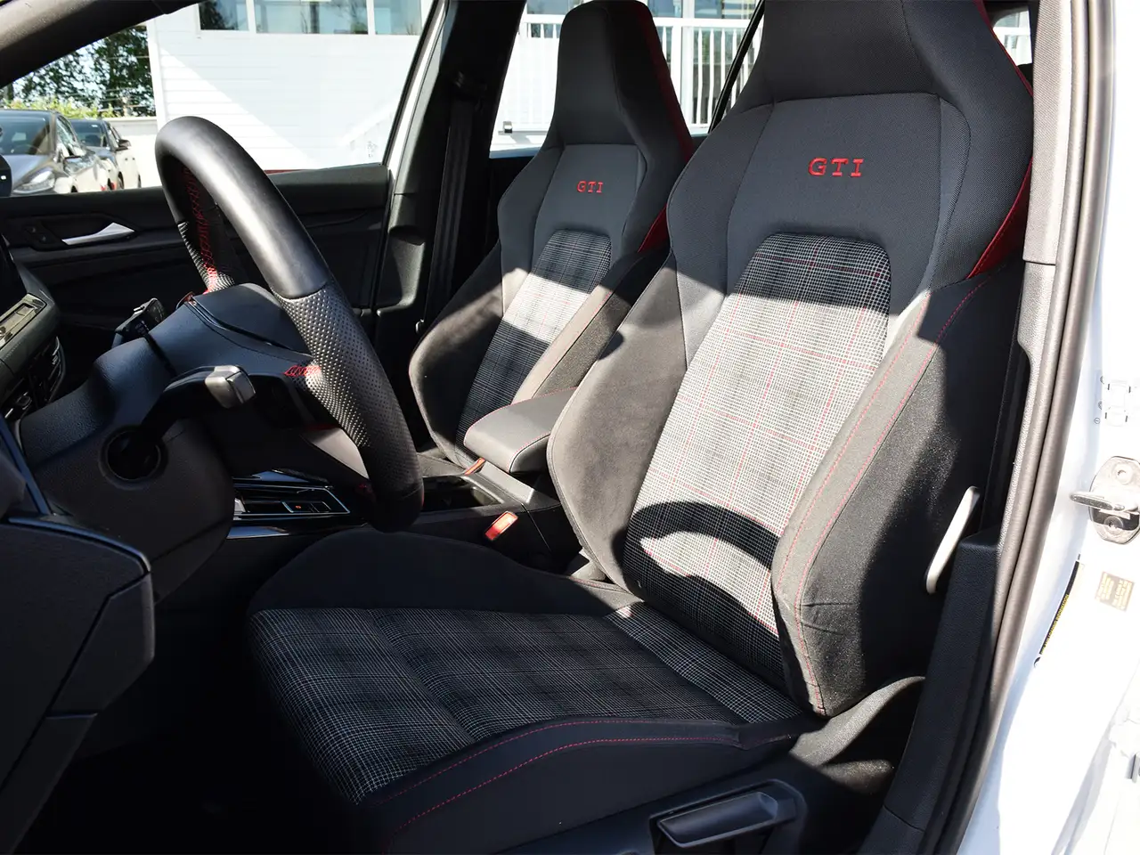 Volkswagen Golf GTI снимка Volkswagen Golf GTI