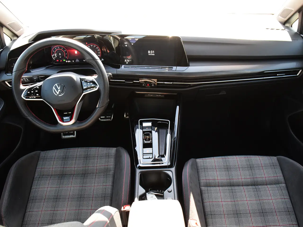 Volkswagen Golf GTI снимка Volkswagen Golf GTI