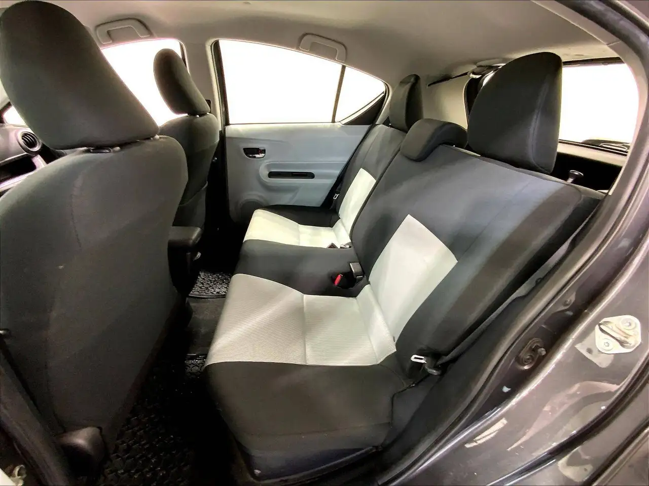 Toyota Prius c photo Toyota Prius c