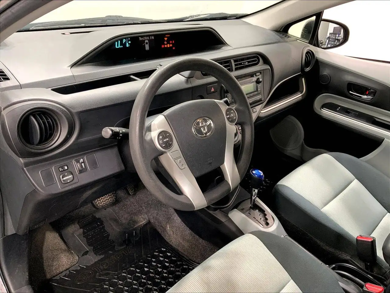 Toyota Prius c photo Toyota Prius c