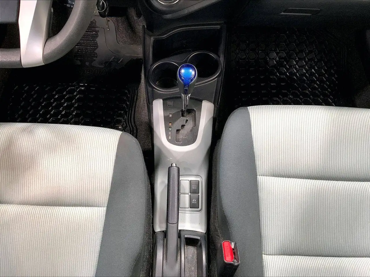 Toyota Prius c photo Toyota Prius c