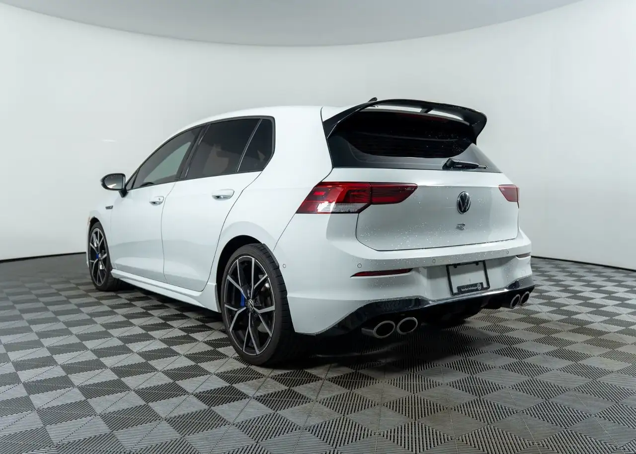 Volkswagen Golf R photo Volkswagen Golf R