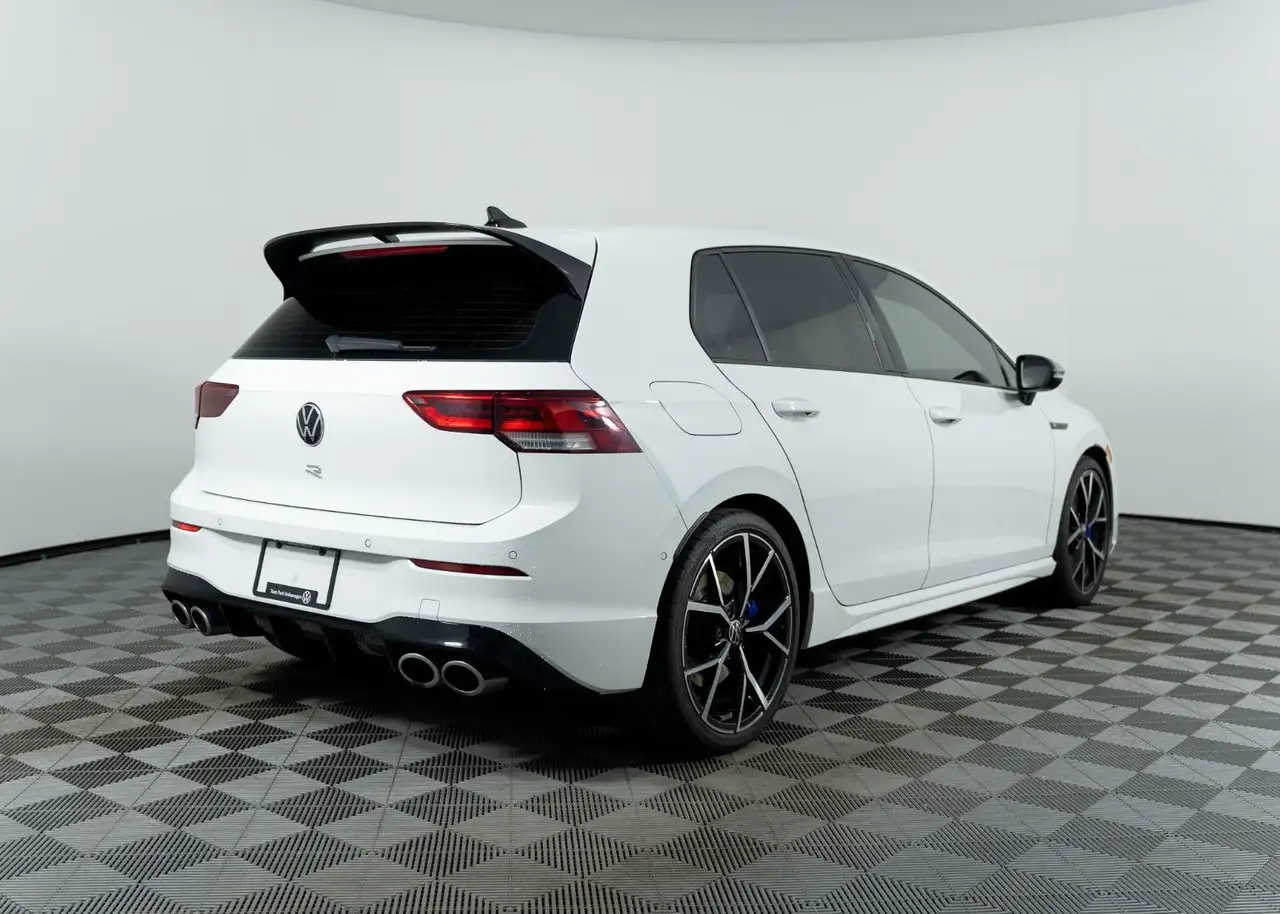 Volkswagen Golf R photo Volkswagen Golf R