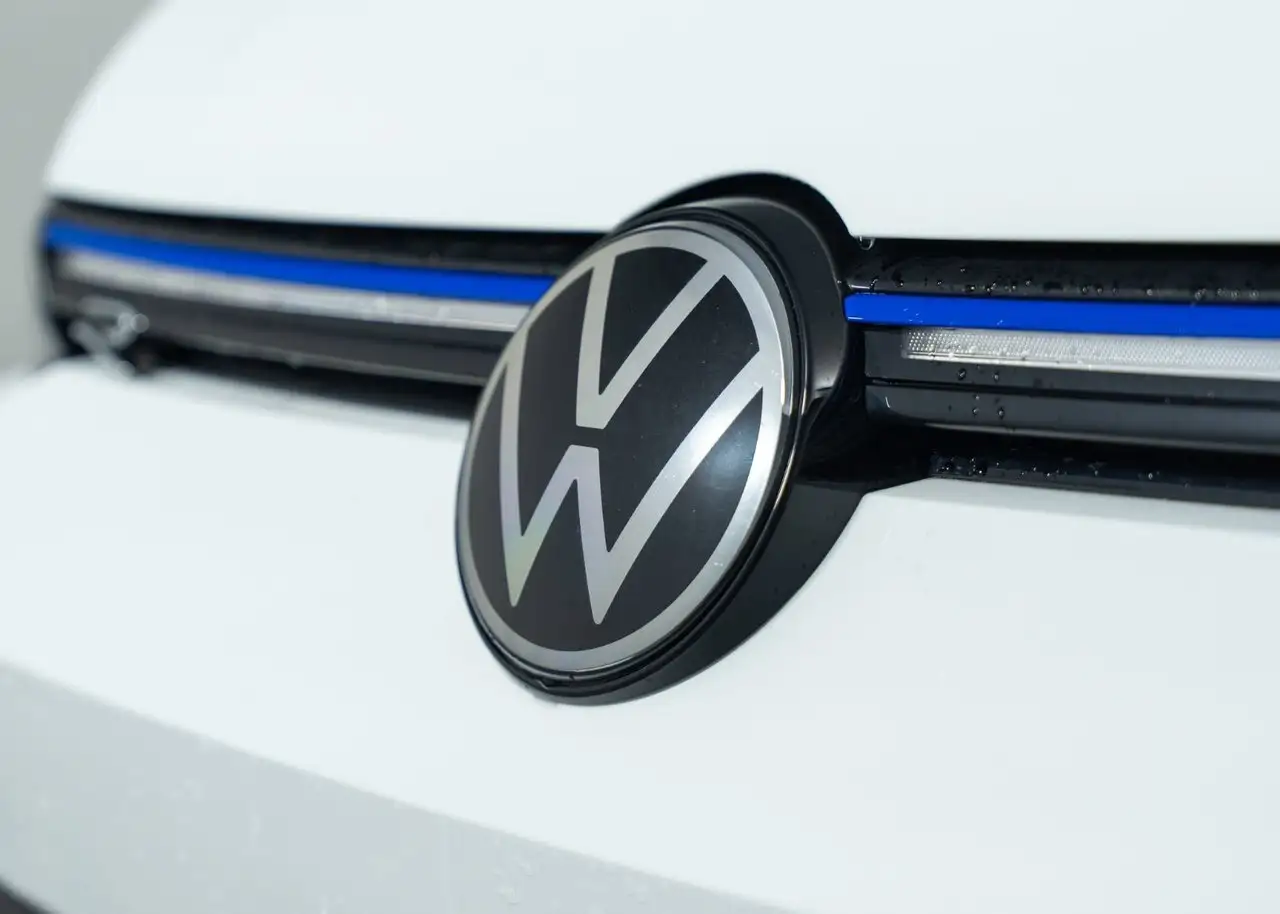 Volkswagen Golf R photo Volkswagen Golf R
