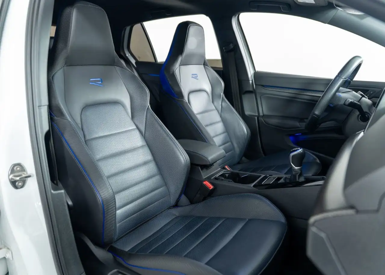 Volkswagen Golf R photo Volkswagen Golf R