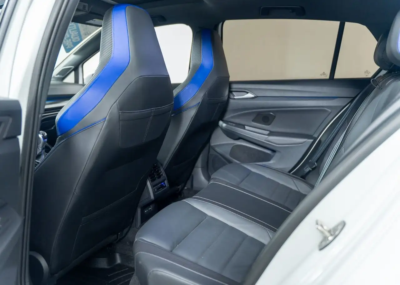 Volkswagen Golf R photo Volkswagen Golf R