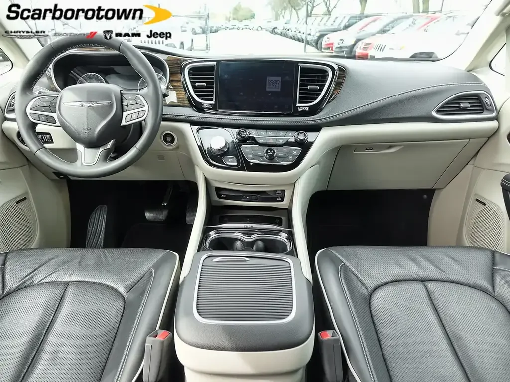 Chrysler Pacifica photo Chrysler Pacifica