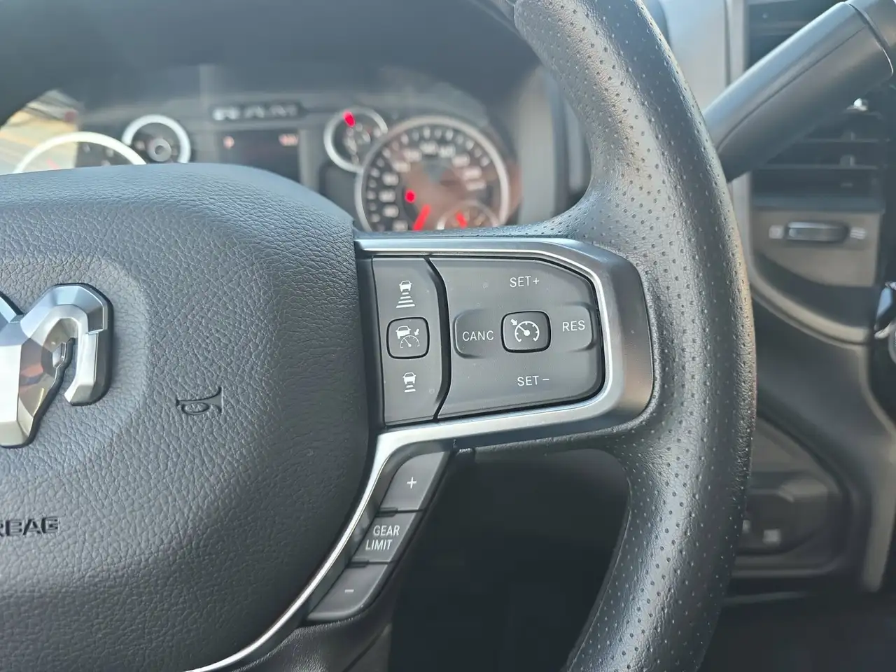 RAM 3500 снимка RAM 3500