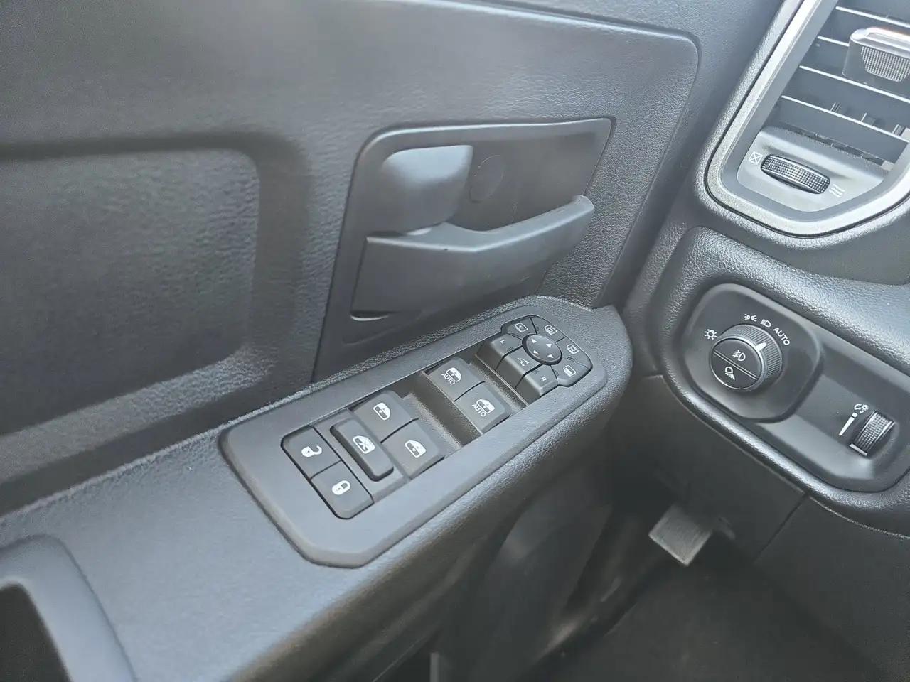 RAM 3500 снимка RAM 3500