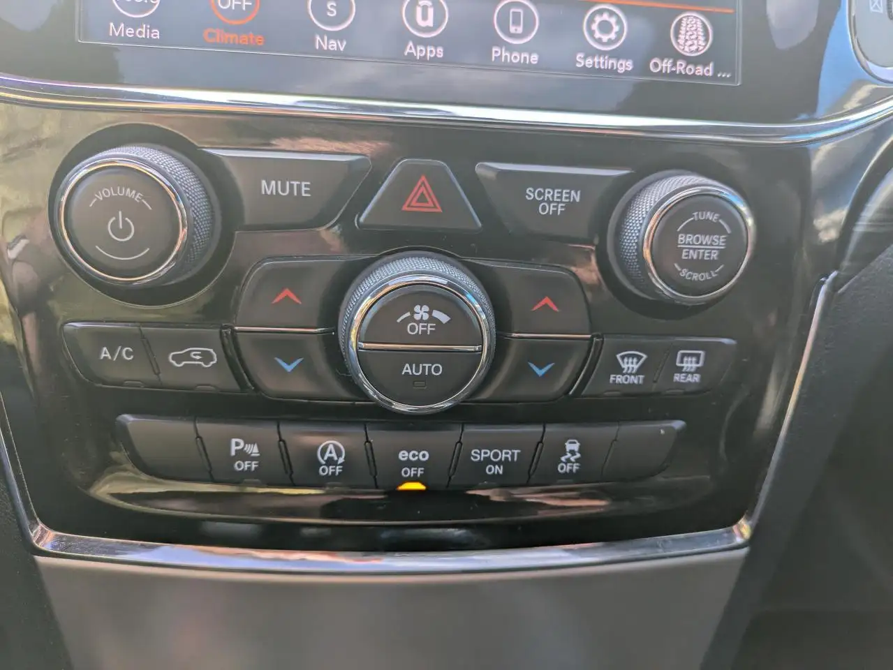 Jeep Grand Cherokee снимка Jeep Grand Cherokee