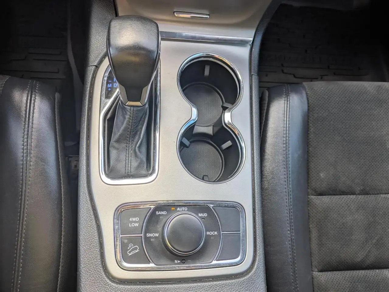 Jeep Grand Cherokee снимка Jeep Grand Cherokee