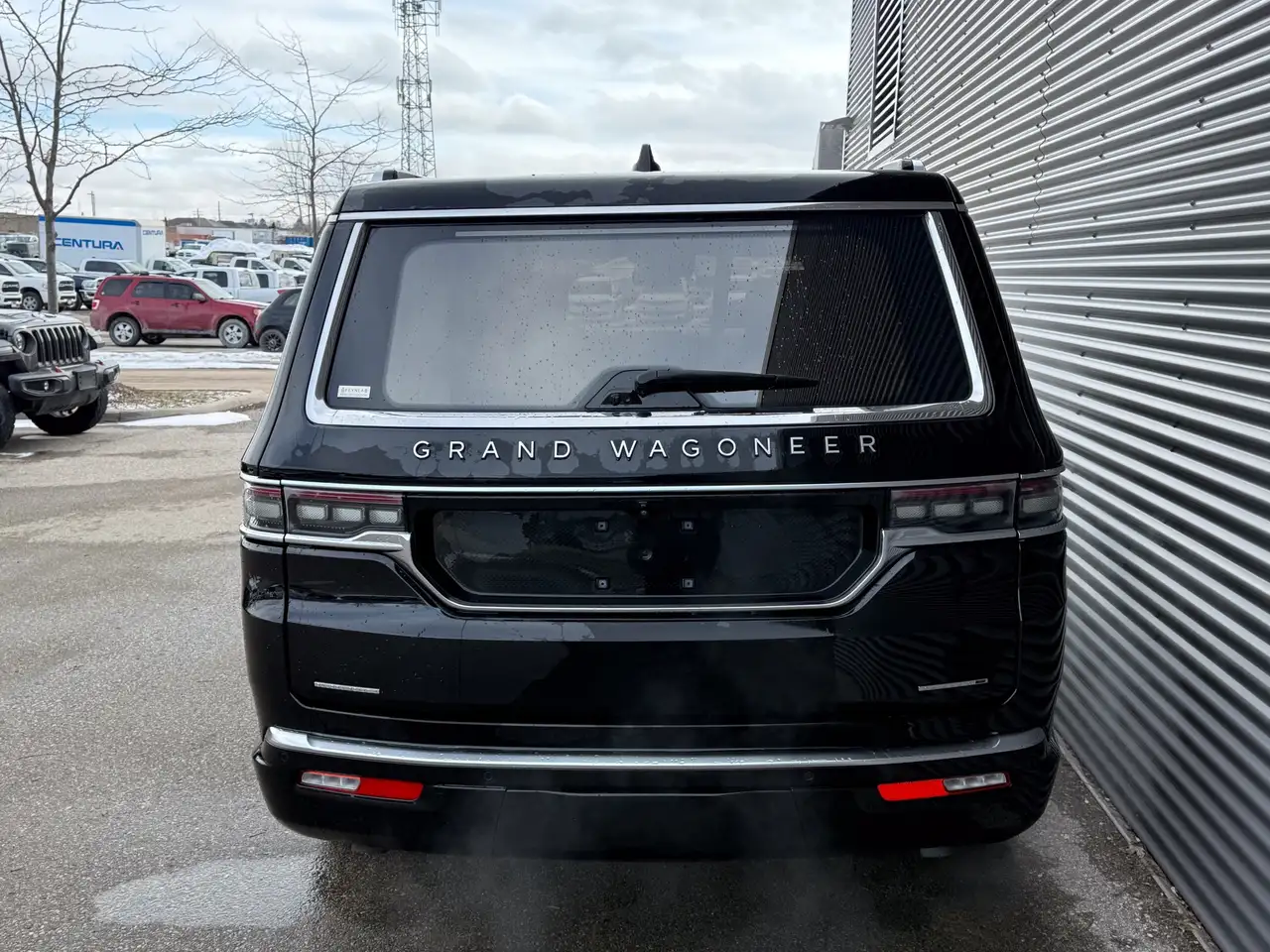 Jeep Grand Wagoneer снимка Jeep Grand Wagoneer