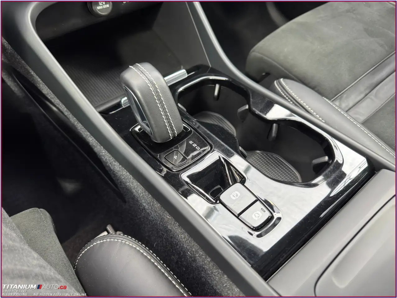 Volvo XC40 photo Volvo XC40