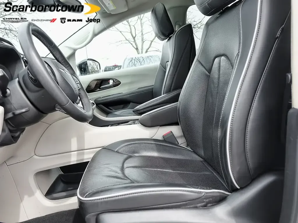 Chrysler Pacifica photo Chrysler Pacifica