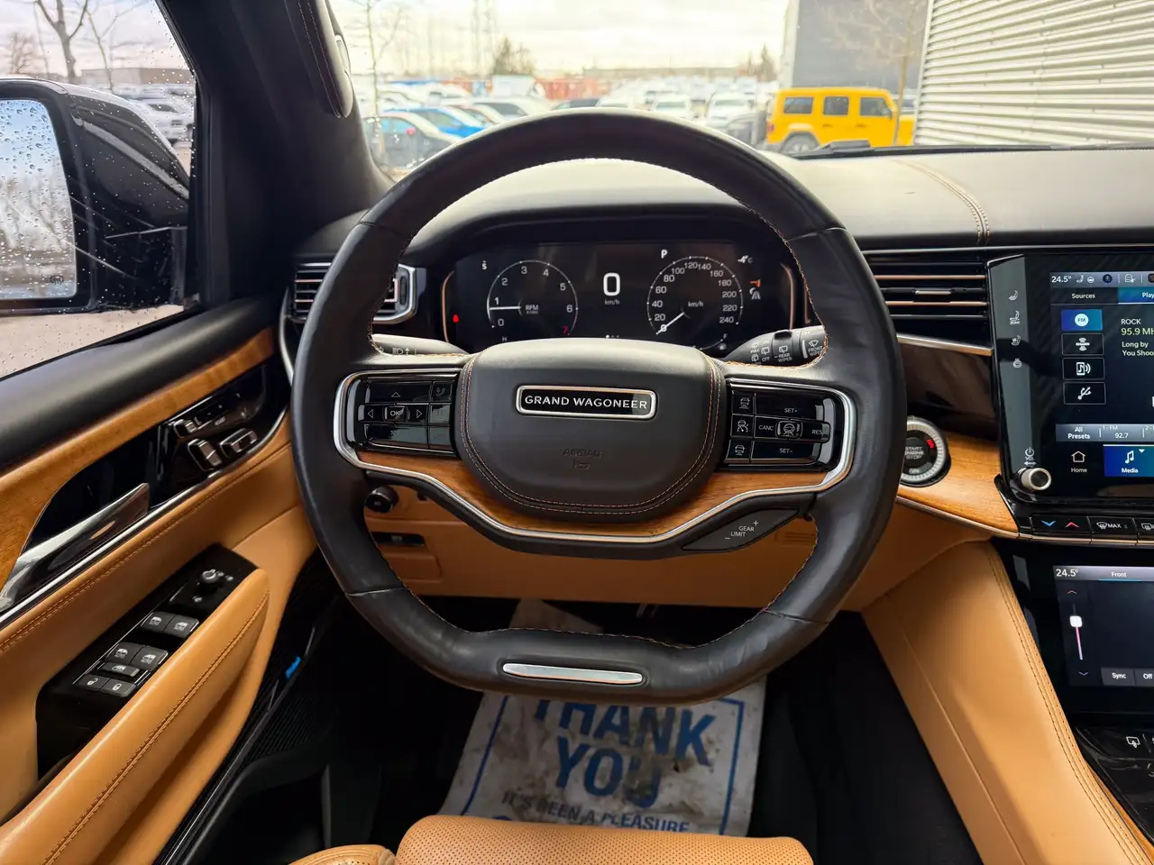 Jeep Grand Wagoneer снимка Jeep Grand Wagoneer