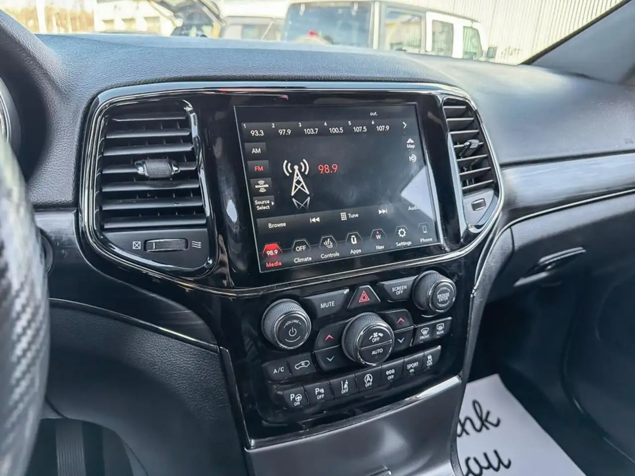 Jeep Grand Cherokee снимка Jeep Grand Cherokee
