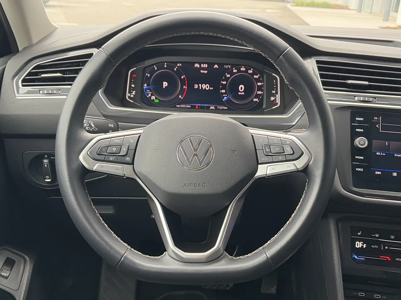 Volkswagen Tiguan photo Volkswagen Tiguan