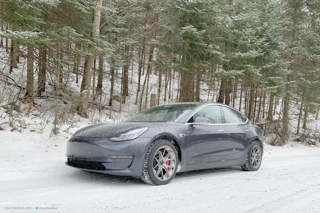 Tesla Model 3 fotografie Tesla Model 3