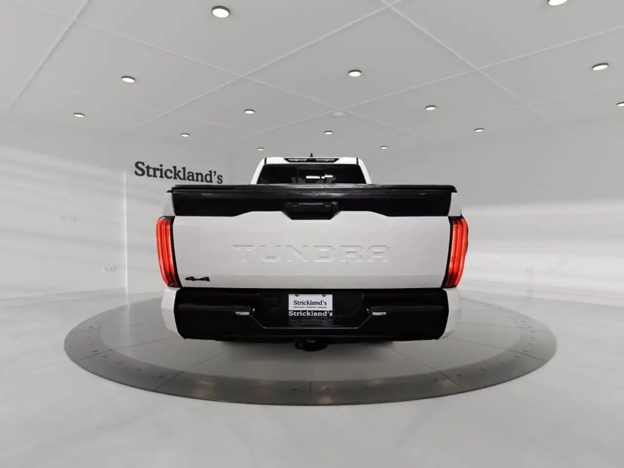Toyota Tundra снимка Toyota Tundra