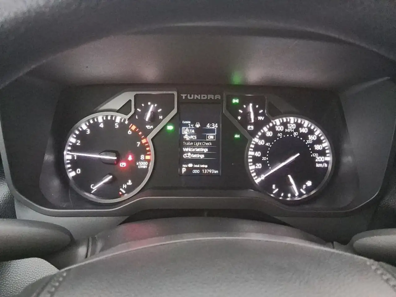 Toyota Tundra снимка Toyota Tundra