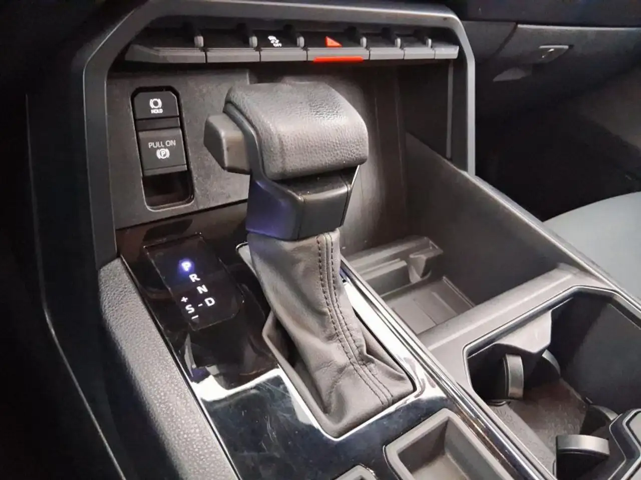 Toyota Tundra снимка Toyota Tundra
