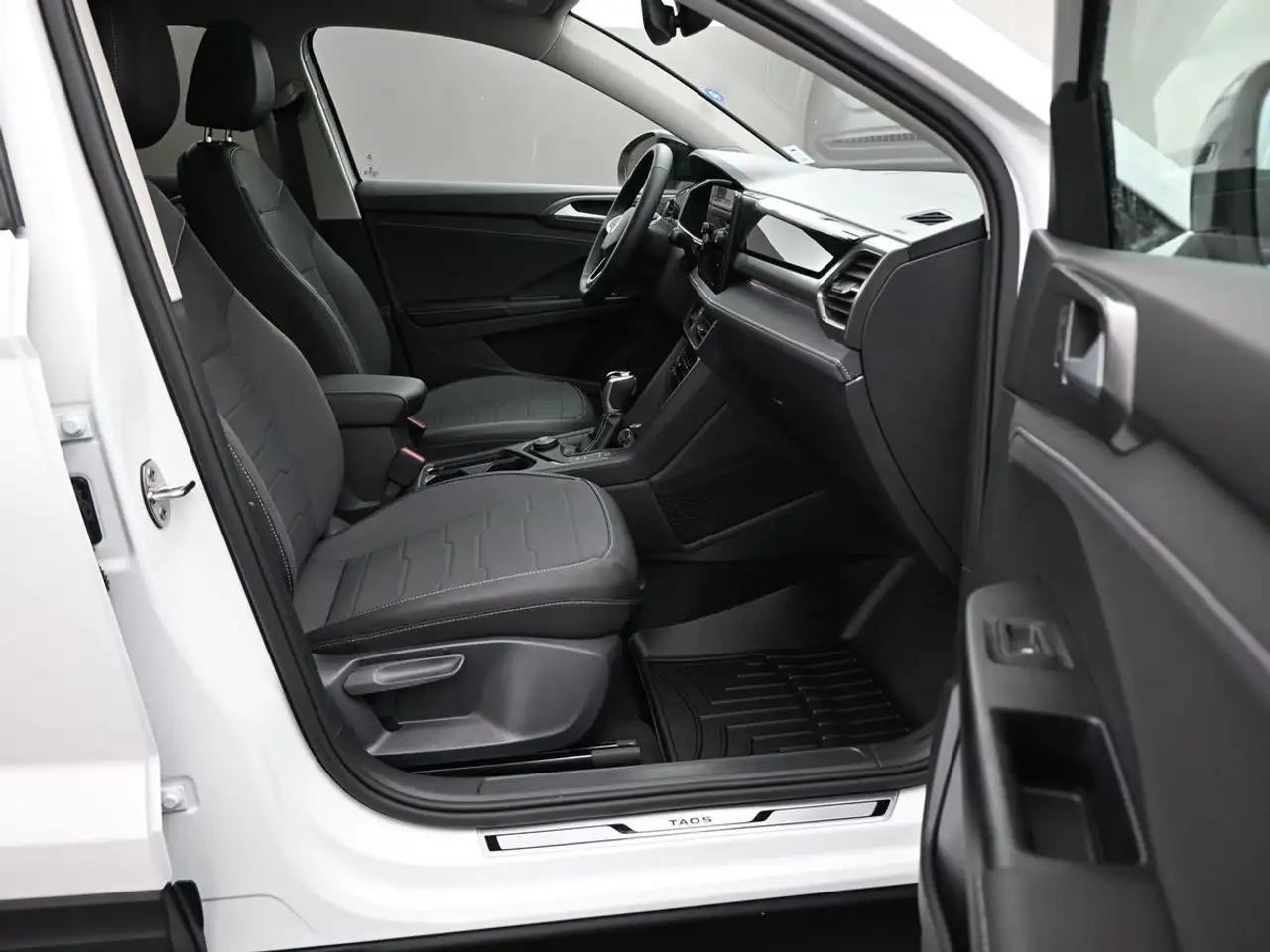 Volkswagen Taos снимка Volkswagen Taos