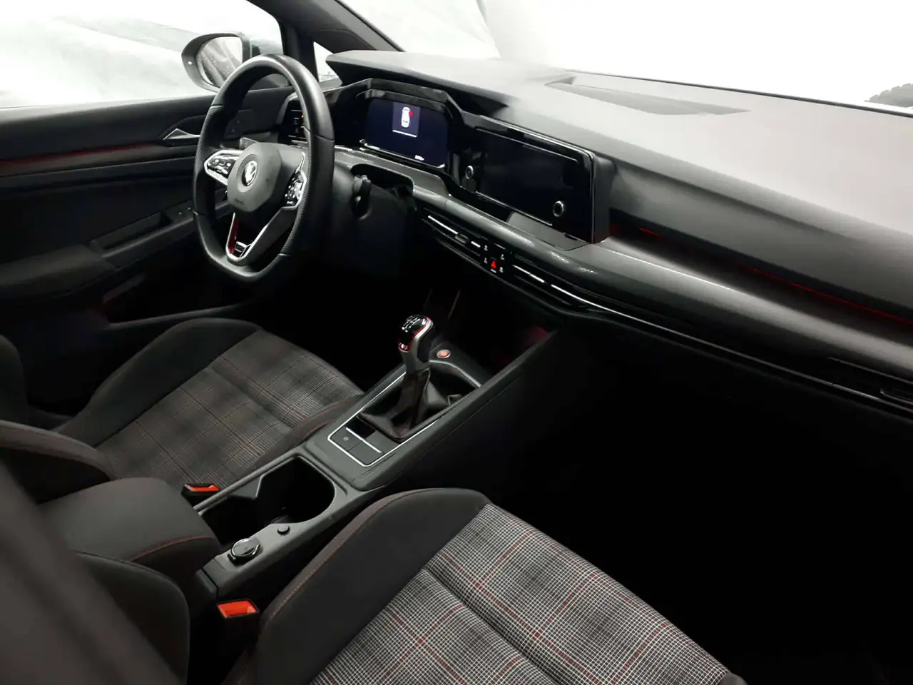 Volkswagen Golf GTI снимка Volkswagen Golf GTI