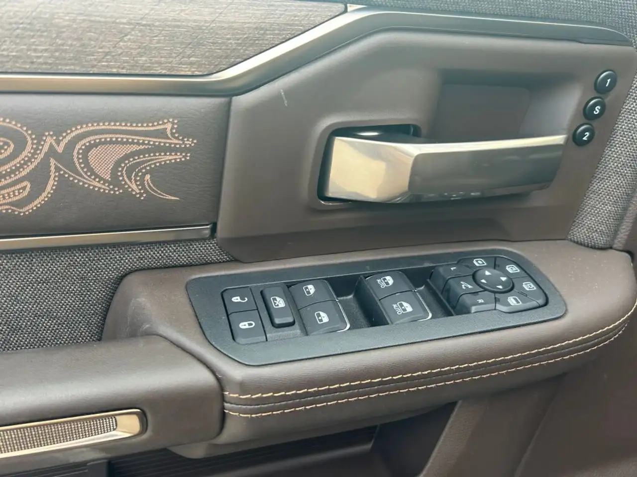 RAM 3500 снимка RAM 3500
