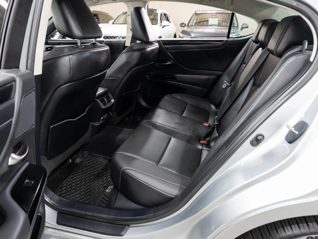Lexus ES снимка Lexus ES