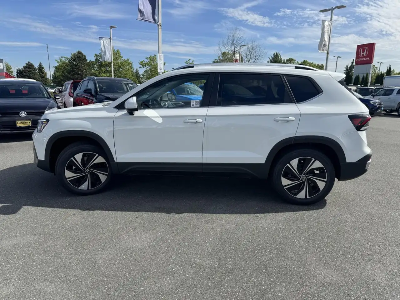 Volkswagen Taos снимка Volkswagen Taos