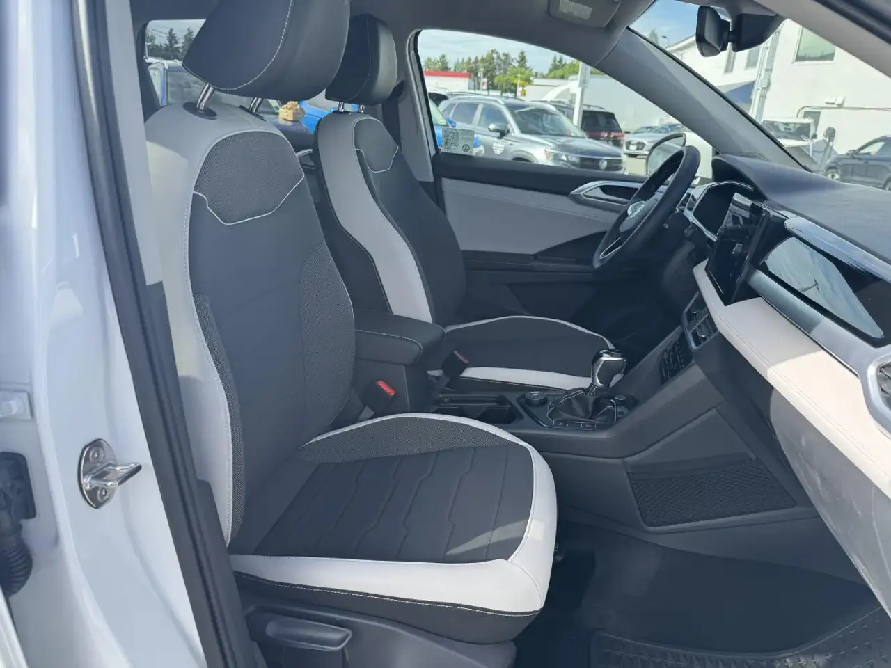 Volkswagen Taos снимка Volkswagen Taos