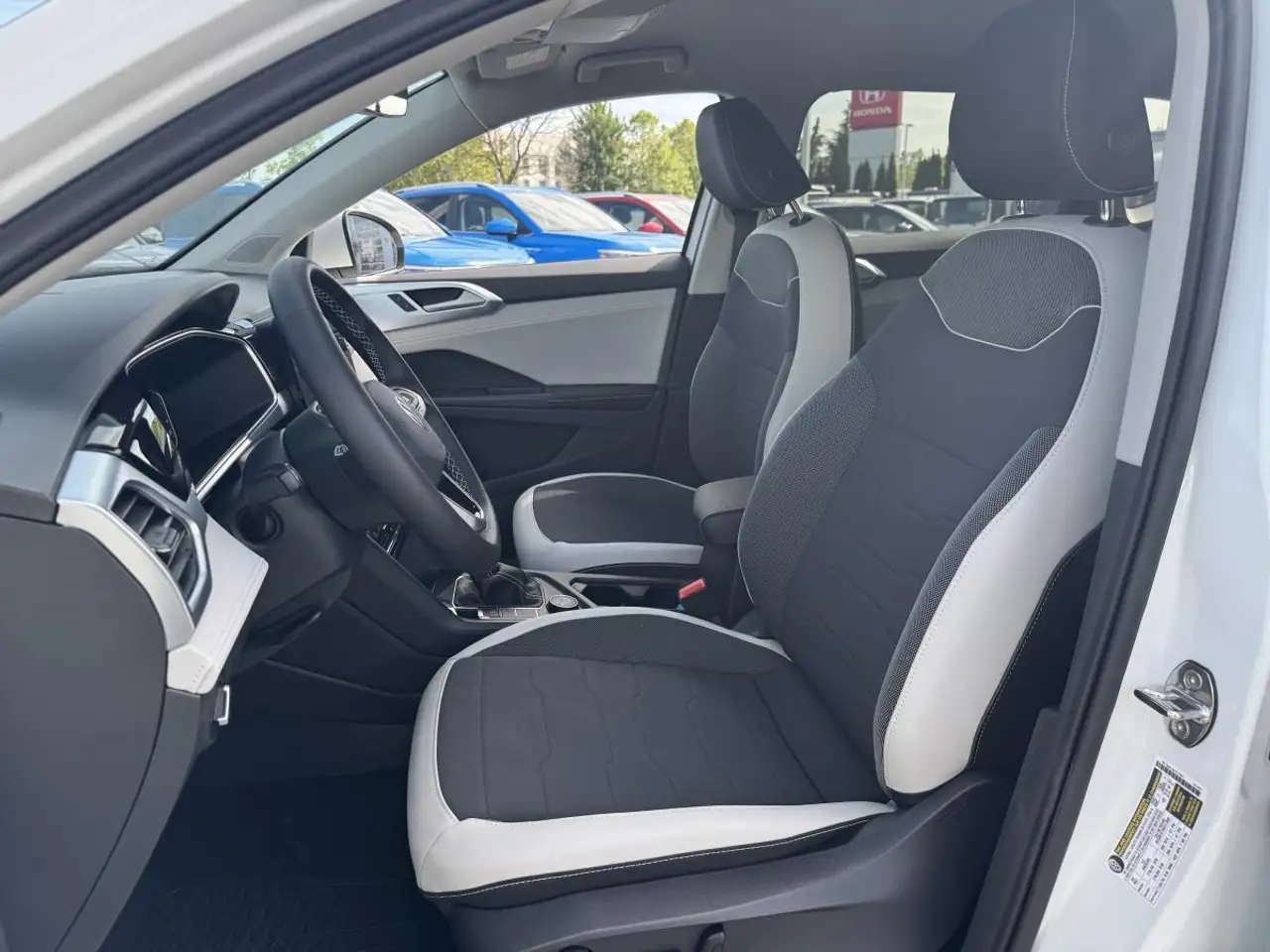 Volkswagen Taos снимка Volkswagen Taos