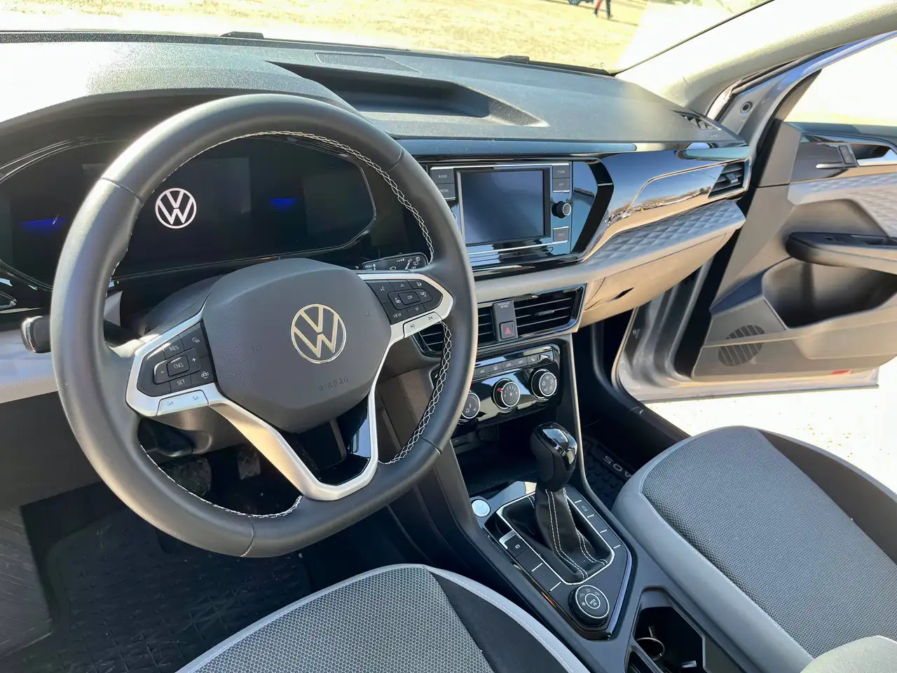 Volkswagen Taos photo Volkswagen Taos